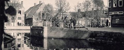 Opgeblazen bruggen in Meppel 