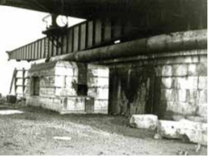 De kazemat onder de IJsselbrug aan de Hovense kant die veel Duitse soldaten heeft gedood. 