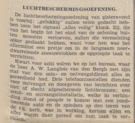 Het verstrekken van (een emmer) zand aan een bewoonster in het kader van de luchtbescherming.
