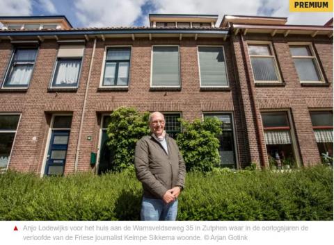 Anjo Lodewijks voor het huis aan de Warnsveldseweg 35 te Zutphen