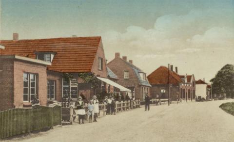 De Kanonsdijk in 1935 met links café Schoonzicht