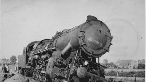 Een door Geallieerde jagers uitgeschakelde locomotief