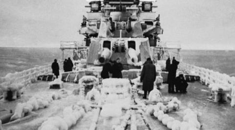 De tocht naar Murmansk was loodzwaar en gevaarlijk. Soms ging 50% van de schepen verloren...