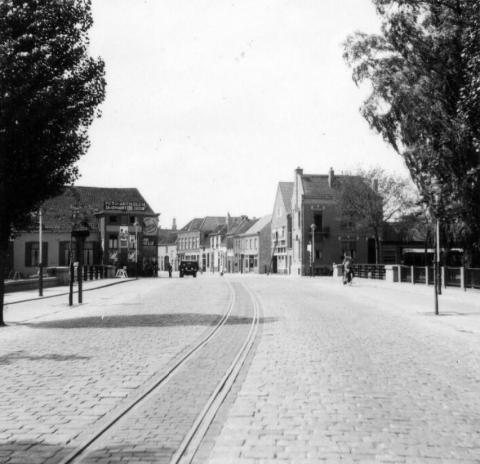 De Warnsveldsewegbrug of Larebrug, vlakbij het woonhuis van de fam. Strubbe