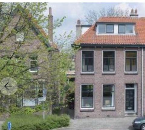 De Warnsveldseweg 21, vlak bij de brug en de watertoren [..]