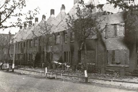 De verwoeste huizen in de Prins Bernhardlaan
