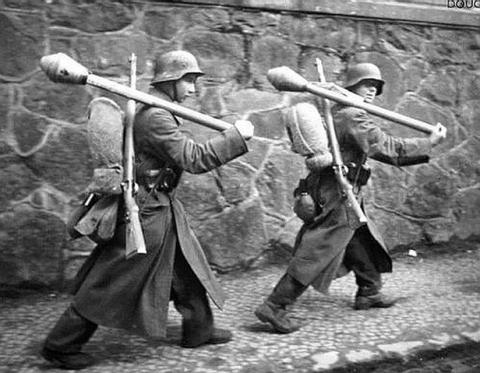 Onderweg met de panzerfaust op de schouder