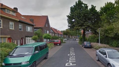 Prins Bernhardlaan met de vele gevluchte Deventerweg-mensen die weer moesten vertrekken