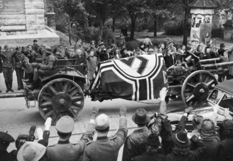 Feldmarschall Erwin Rommel was het geweten van de Wehrmacht toen hij had besloten zich aan te sluiten bij de groep die Hitler wilde ombrengen