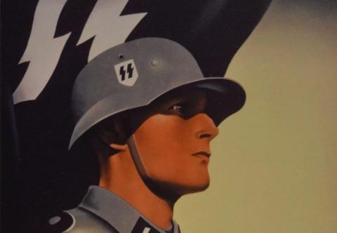 De SS-er met het SS-embleem op zijn helm