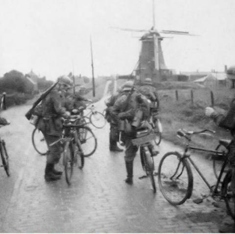 Nazi’s op houten fietsbanden