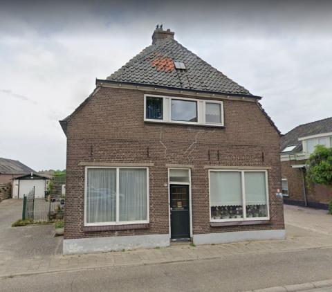 Het huis op de Weg naar Voorst 96, waar hij woonde met zijn moeder