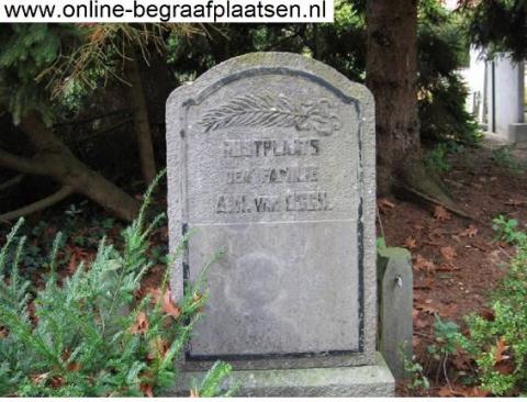 Weer met zijn vrouw vereeuwigd, na een jaar na zijn vrouw te zijn overleden.