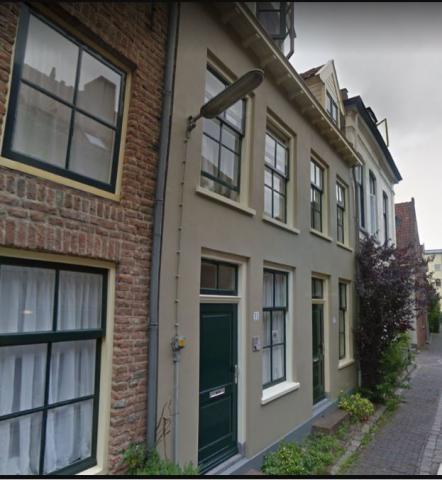 Bernardina Johanna van Dillen-Vrossink woonde in deze straat