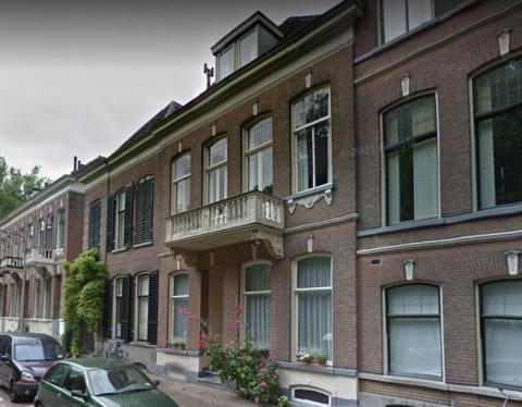 De Boompjeswal 10 waar ze door een willekeurige kogel dodelijk werd getroffen.