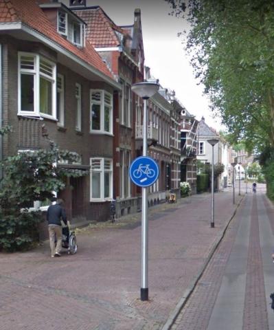 Hij woonde met zijn gezin aan de Boompjeswal 16.