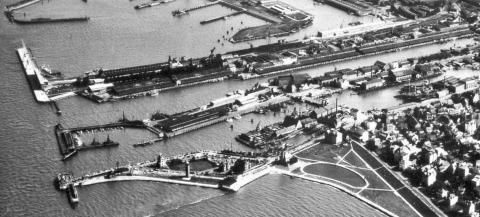 De Fischereihafen in Cuxhaven waar hij overleed aan een hartverlamming.