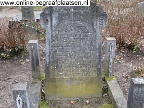 Na 1,5 jaar werd zij weer vereeuwigd met haar man