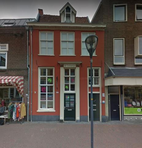 De Laarstraat 59 waar het grote gezin woonde en werkte