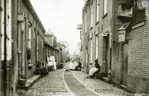 De Lievenheersteeg in vroegere jaren
