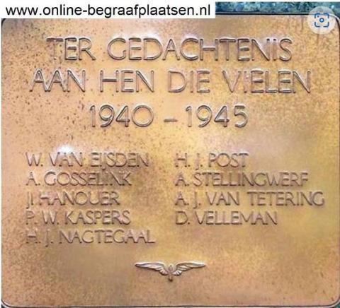 Hij staat als omgekomen NS-er vermeld op een gedenksteen van de NS op Station Zutphen. 