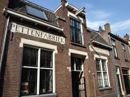 Ook de nationaal bekende Pettenfabriek van M. Krukziener werd door de nazi's geliquideert