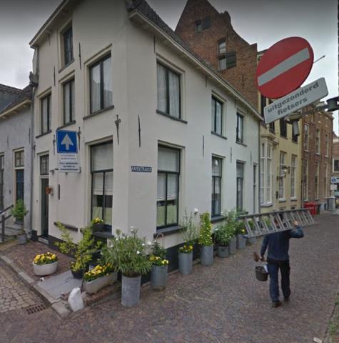 Hij woonde in het Ravenstraatje 