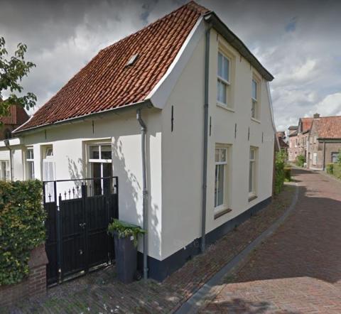 De Schoolstraat 10 waar hij opgroeide