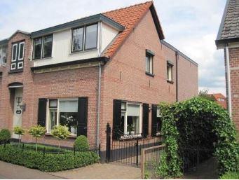 Hij woonde met zijn gezin in de Tuinstraat 11 te Warnsveld