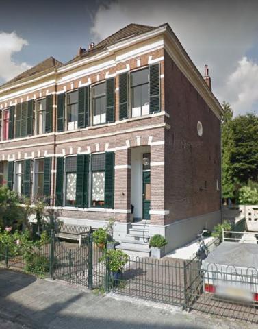 De Rozenhoflaan 19 waar hij zijn ouders woonden